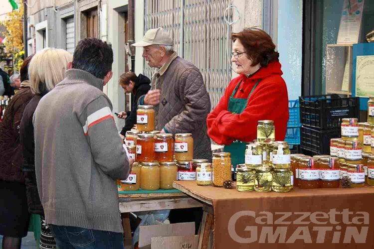Châtillon: nelle vie centrali del paese è tempo di miele