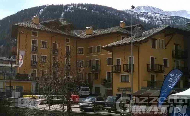 Guardia di Finanza: arrestato imprenditore milanese; sequestrati due complessi alberghieri a La Thuile e Champoluc