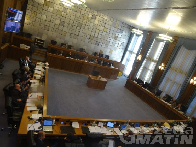 Bilancio regionale: M5S, tagli solo per i cittadini