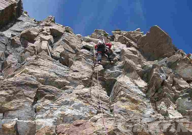 Tragedia in montagna: scarica di sassi uccide un alpinista