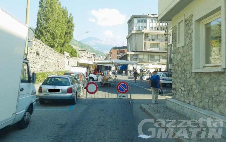 Mercato di Aosta: parapiglia per maglietta contesa, donna finisce in ospedale
