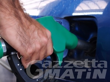 Prezzi: ancora impennata per benzina e gasolio da riscaldamento