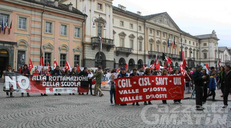 Scuola: oltre un migliaio di persone in piazza per dire NO al ddl Renzi-Giannini