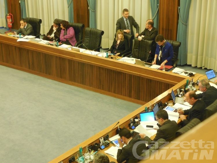 Consiglio Valle: la maggioranza respinge la risoluzione sulle dimissioni di Baccega