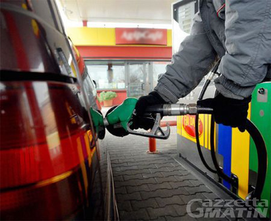Caro benzina: colpa della mancanza di concorrenza