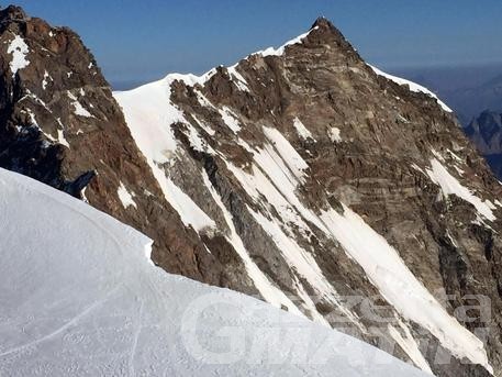 Tragedia: cede cornice di neve, morti tre alpinisti