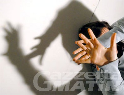 Picchiava l’ex moglie: quarantenne arrestato dai Carabinieri, allertati dai figli Picchiava l’ex moglie: quarantenne arrestato dai Carabinieri, allertati dai figli