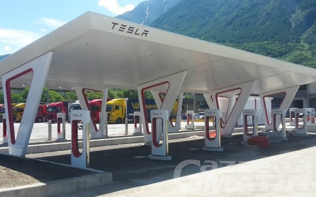 Pollein: aperto all’autoporto il Supercharger Tesla più grande d’Europa