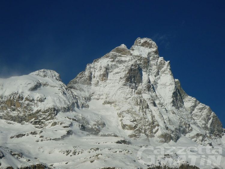 Montagna: alpinisti recuperati illesi su Monte Bianco e Cervino