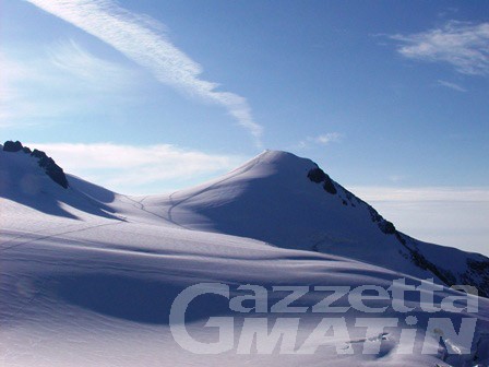 Incidente in montagna: scialpinista recuperato illeso da un crepaccio sul ghiacciaio del Lys