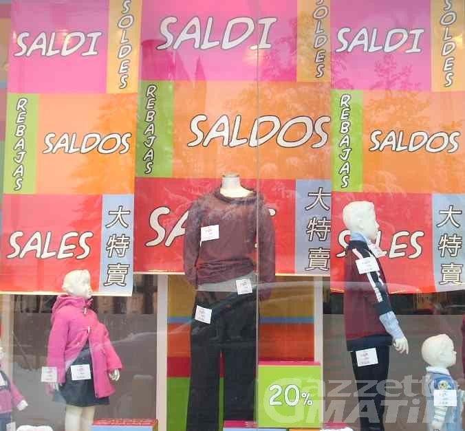 Commercio: saldi al via oggi anche in Valle