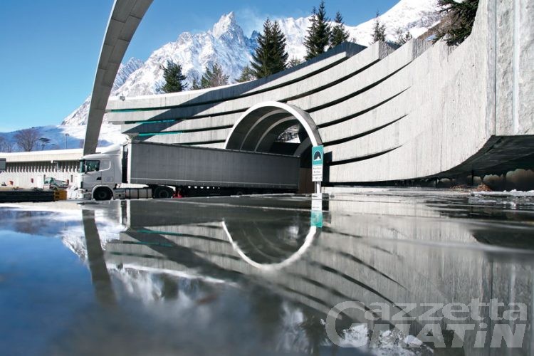 Viabilità: riattivato il doppio senso di marcia al tunnel del Monte Bianco