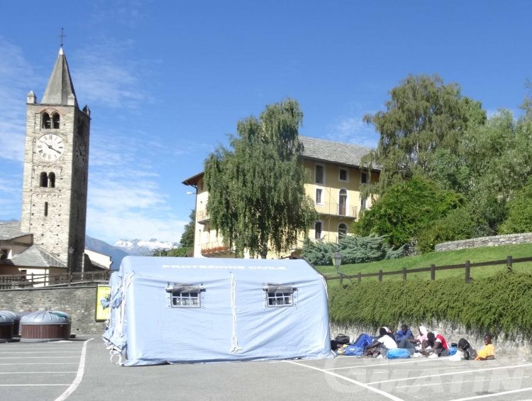 Migranti: è guerra tra Comuni e cooperative