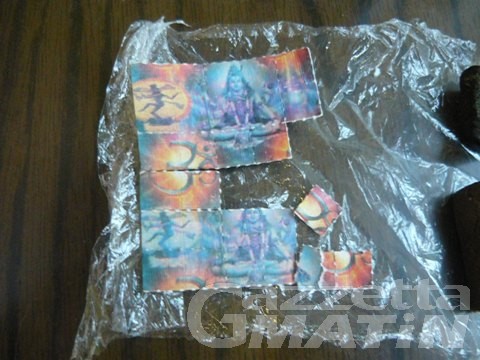 Droga: i pericolosissimi «francobolli» di LSD sbarcano in Valle, il monito della Polizia