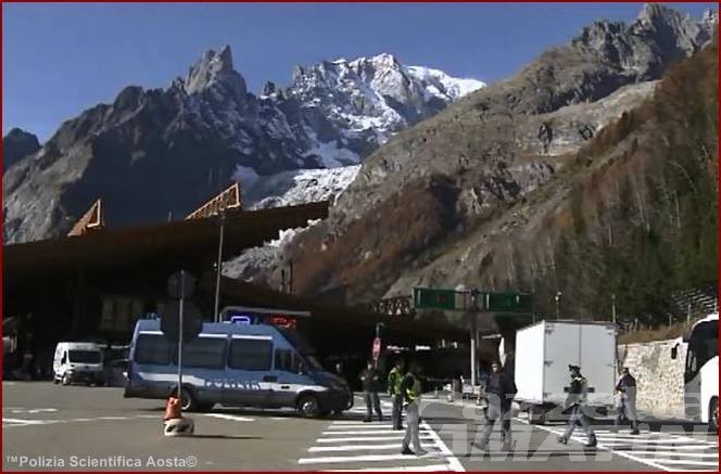 Traforo Monte Bianco: arrestati albanesi con documenti falsi