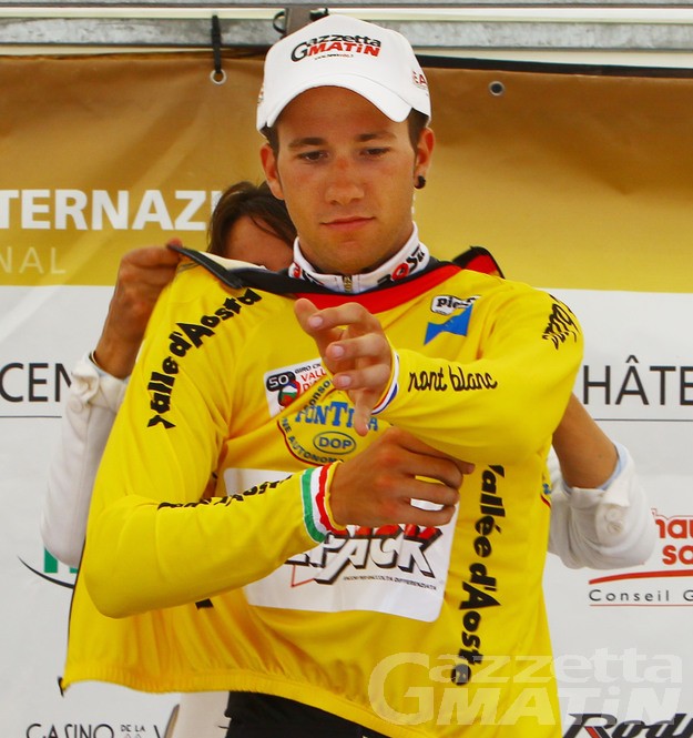 Ciclismo: Villella trionfa anche a Morillon e mette le mani sul Giro