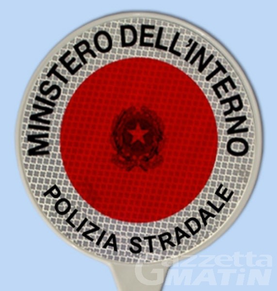 Denunciato dalla Polizia per i falsi tagliandi di revisione