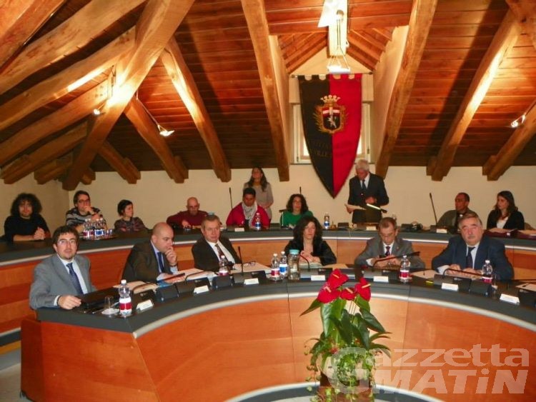 Aosta: approvato il bilancio di previsione 2015