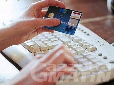 Truffa: non sa usare internet ma viene processata (e assolta) per un raggiro via web