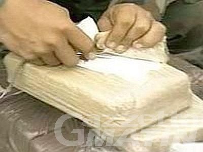 Droga: ‘beccato’ con un panetto di cocaina e quattro ovuli nel retto, condannato latitante