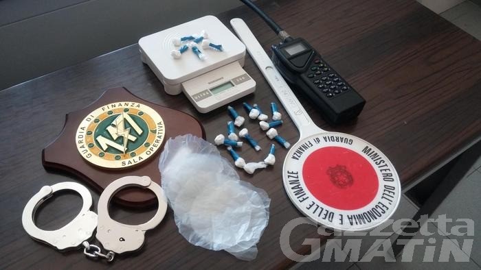 Droga: scoperte 17 dosi di cocaina, arrestato aostano