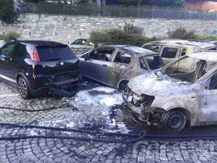 Maxi rogo a St-Vincent, distrutte dieci automobili