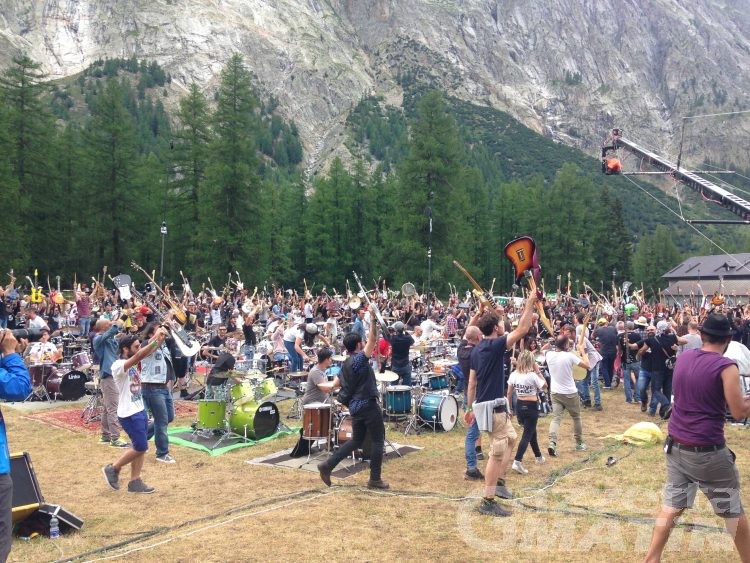 Rockin’1000, tra l’entusiasmo generale spuntano le polemiche