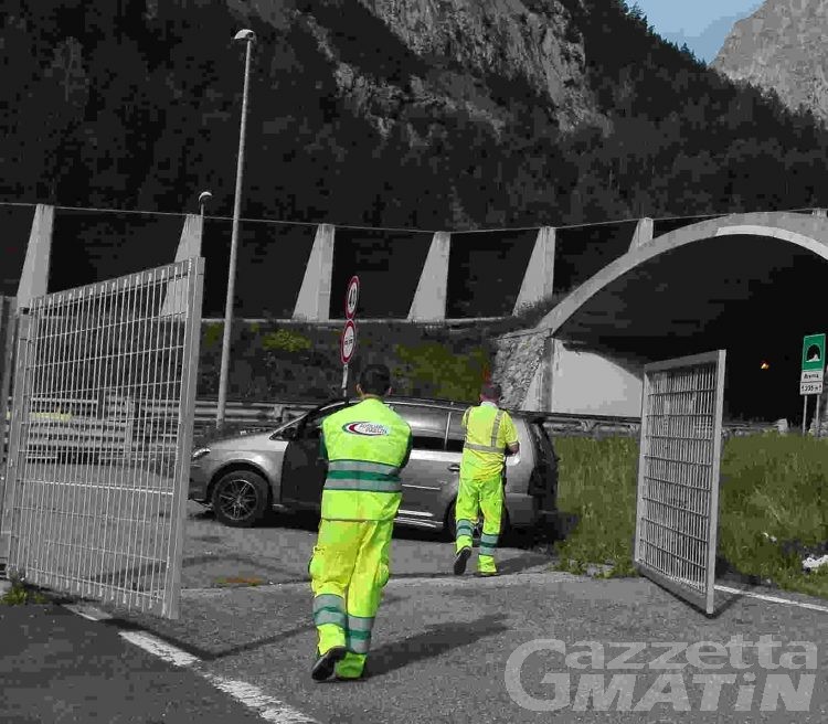 Incidente stradale a Courmayeur, illesa famiglia svizzera