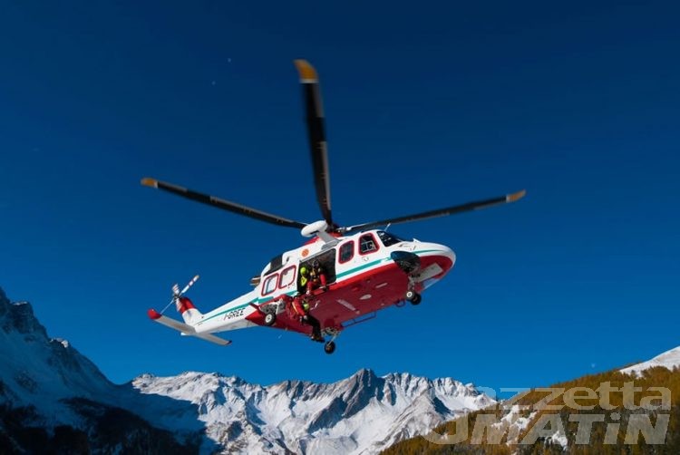 Vento impedisce il salvataggio: alpinisti bloccati sul Monte Bianco