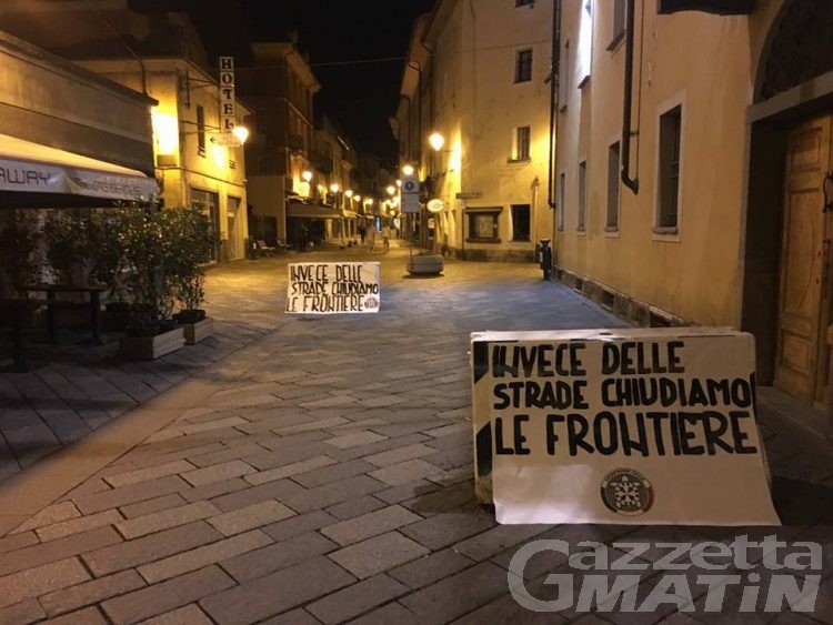 Aosta: Casapound contro le barriere antiterrorismo