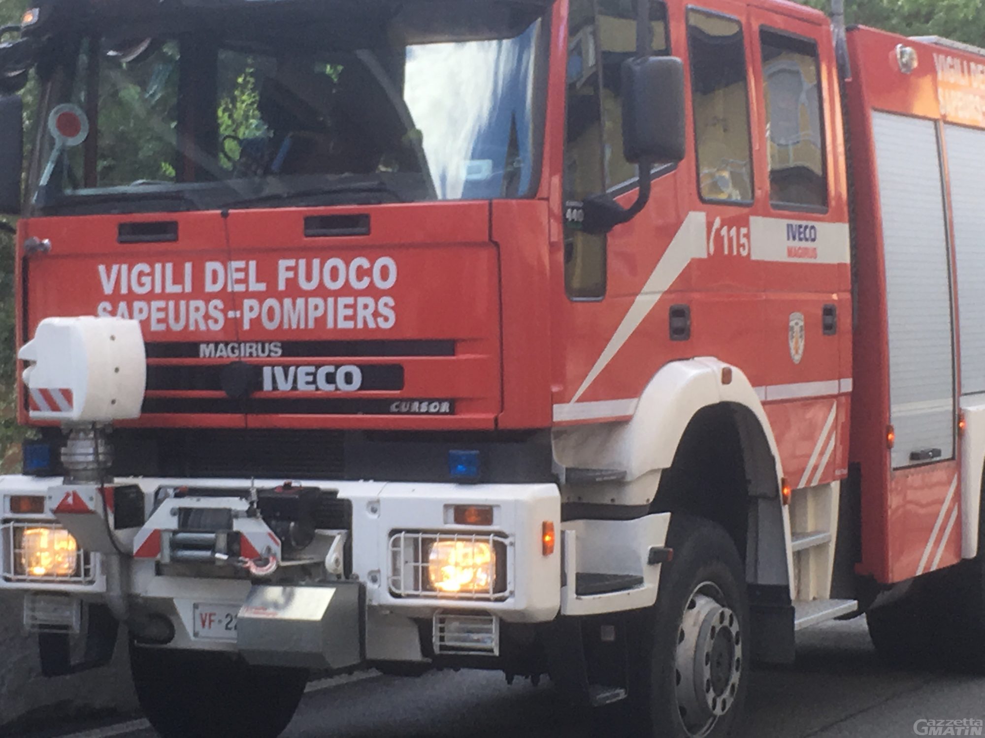 Incendio: brucia un bosco a Donnas