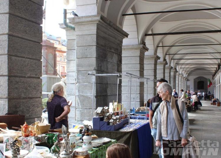 Aosta: «flop» del mercatino Grenier en place