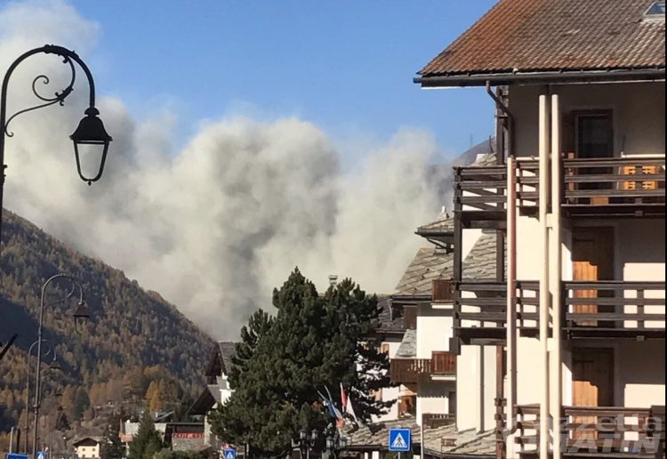 Frane: crollo a Punta Pousset, nube di polvere su Cogne