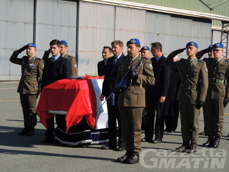 La salma del capitano dell’Esercito Pippo Parisi è tornata in Valle dopo 20 anni La salma del capitano dell’Esercito Pippo Parisi è tornata in Valle dopo 20 anni