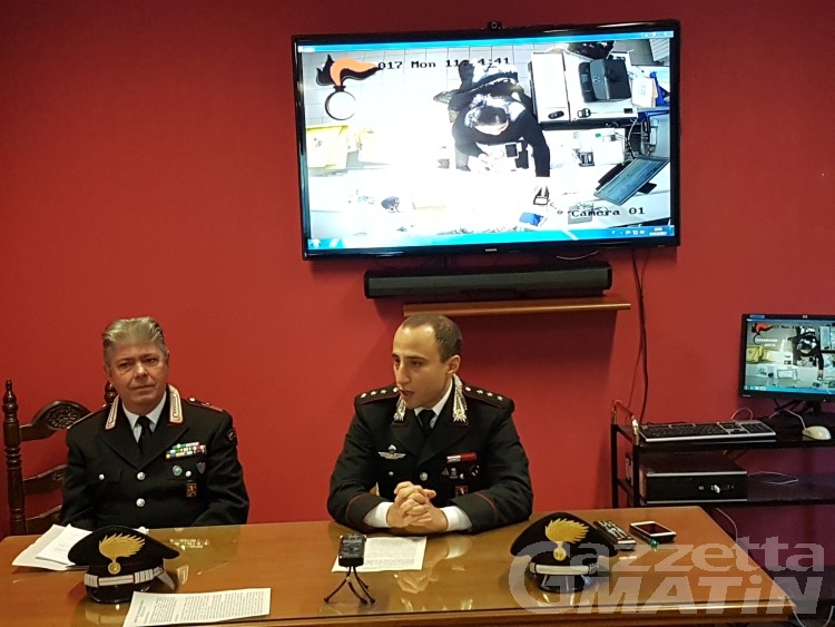 Rubava soldi ad anziani: arrestata direttrice Poste Doues