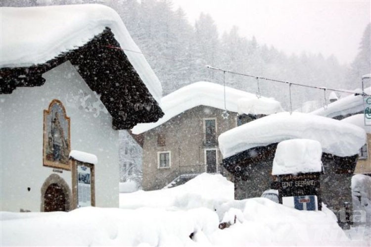 Neve, chiusa la statale 26 a La Thuile per rischio valanghe Neve, chiusa la statale 26 a La Thuile per rischio valanghe
