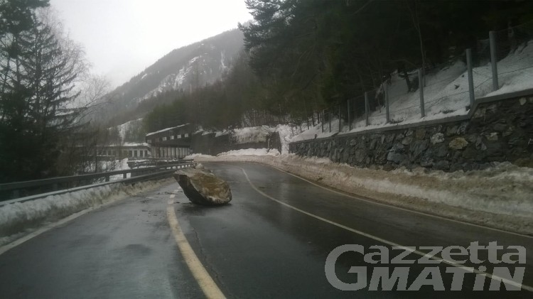 Maltempo, chiusa la Statale 26 per La Thuile