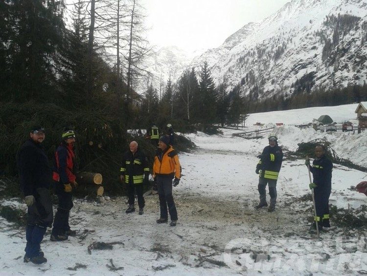 Maltempo, sbalzi alla corrente elettrica per forte vento