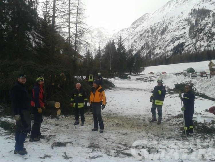 Maltempo, sbalzi alla corrente elettrica per forte vento
