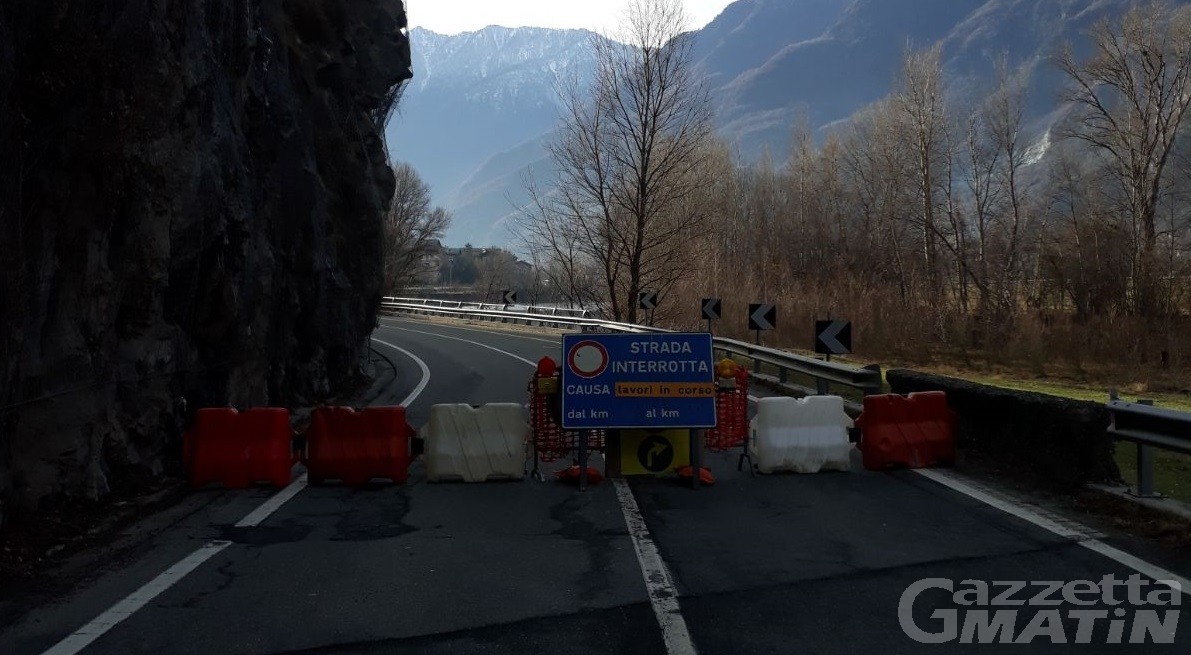 Caduta massi, chiusa la Statale 26 a Montjovet