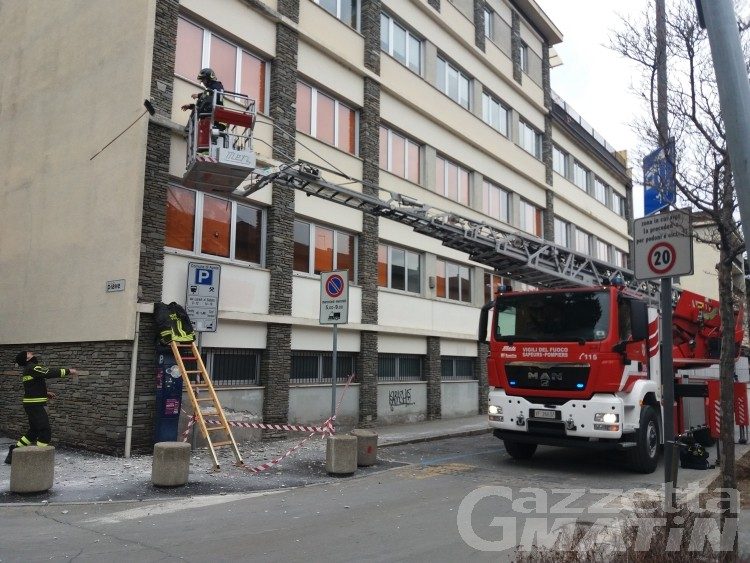 Aosta: Vigili del fuoco in azione per infiltrazioni al Convitto