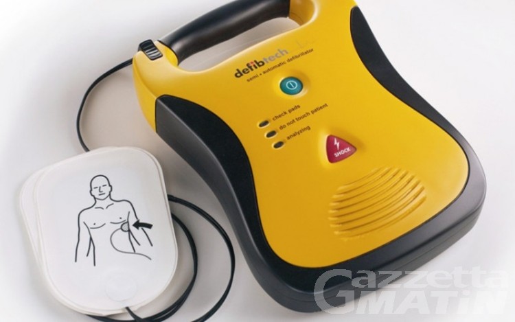 Introd: colpito da arresto cardiaco, ciclista salvato col defibrillatore Introd: colpito da arresto cardiaco, ciclista salvato col defibrillatore