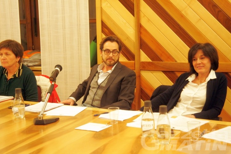 Courmayeur, minoranza all’attacco: «Le istituzioni non sono Facebook!» Courmayeur, minoranza all’attacco: «Le istituzioni non sono Facebook!»