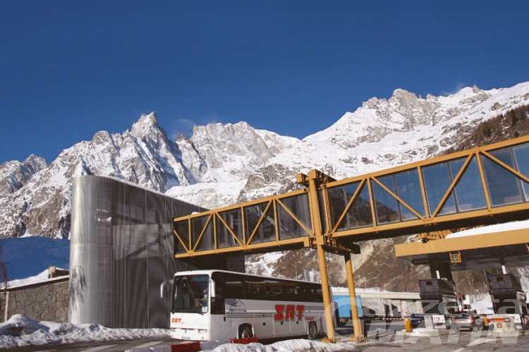 Consiglio Valle, l’assessore Caveri: «Non ci sono alternative alla chiusura parziale del Traforo del Monte Bianco»