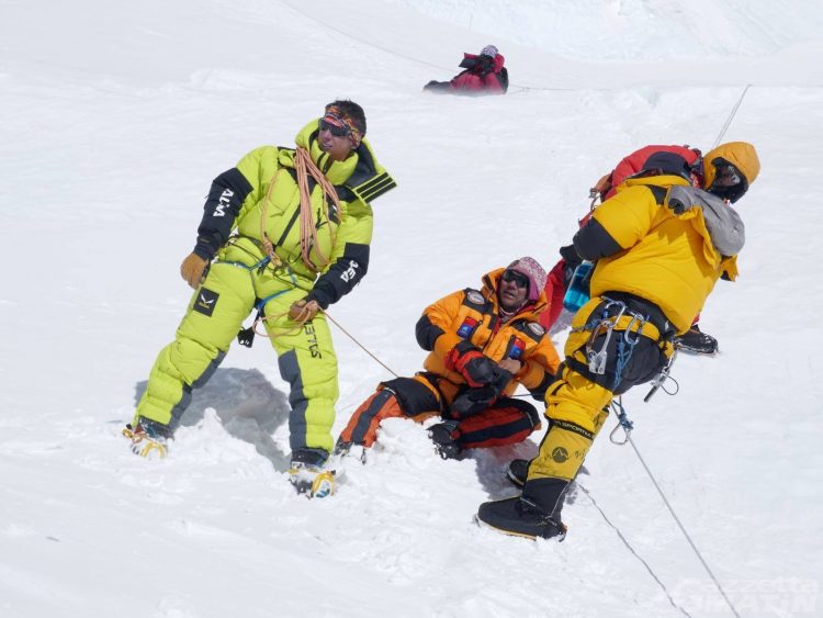Alpinismo, Camandona e Cazzanelli soccorrono sherpa sull’Everest