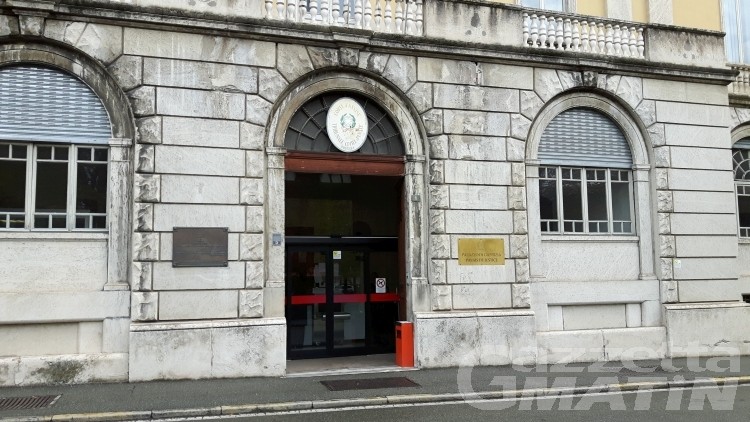 Furto di motorini nella notte, arrestati tre cittadini italiani Furto di motorini nella notte, arrestati tre cittadini italiani