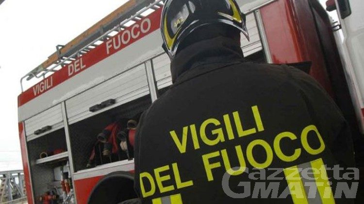 Incendio di un furgone a Gressoney-La-Trinité