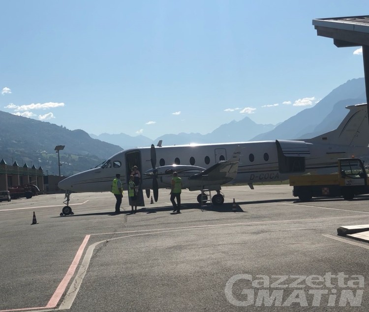 Aeroporto: 12 passeggeri per il primo volo verso Olbia, due restano a terra