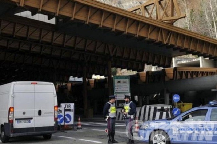 Sorpreso con 5 kg di cocaina e denaro per 50 mila euro: arrestato autotrasportatore