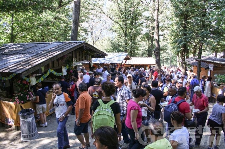 Arnad, la Festa del Lardo alza bandiera bianca